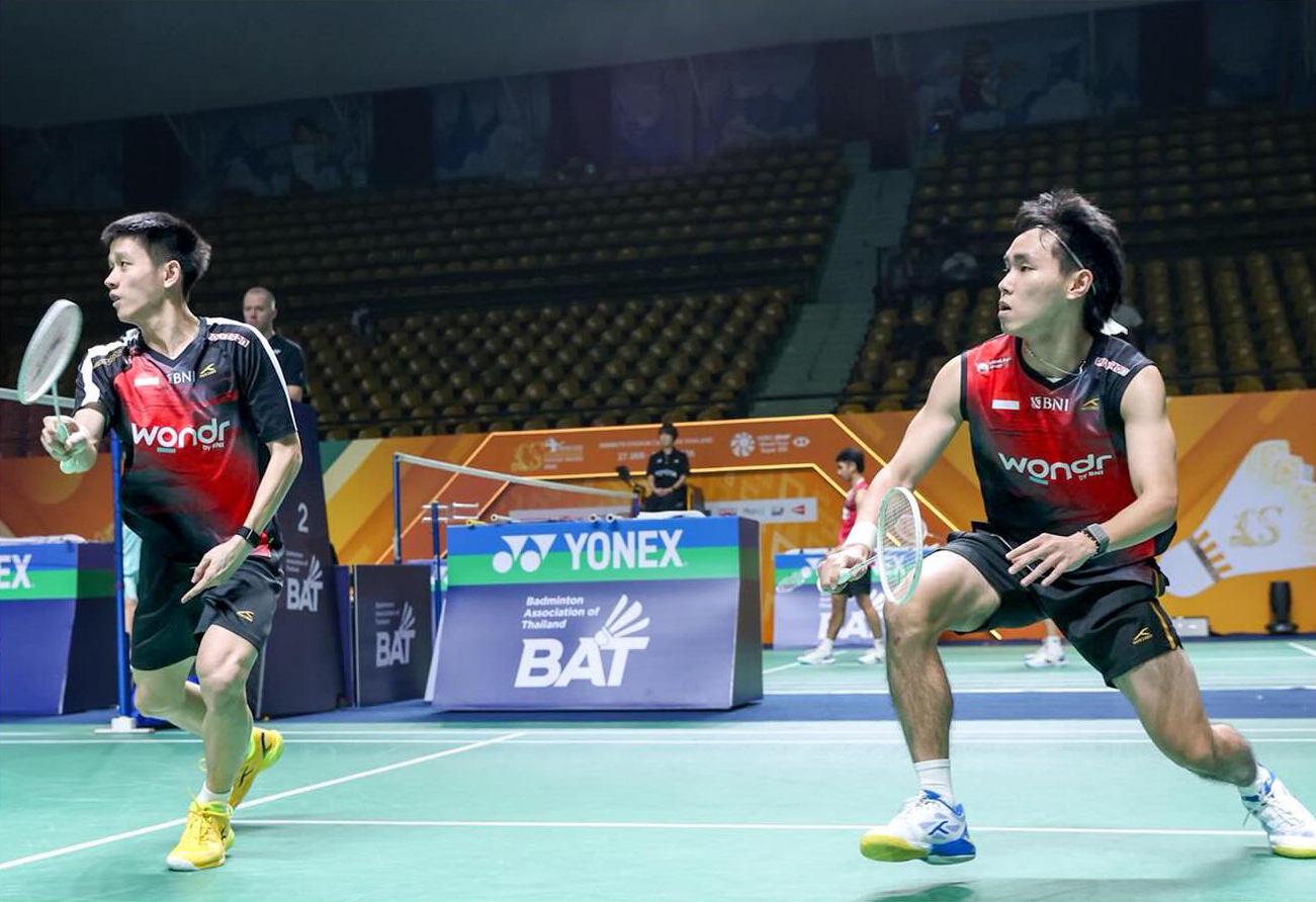Unggulan kedua Raymond Indra/Nikolaus Joaquin melaju ke babak semifinal setelah menang straight game 24-22, 21-12 atas Chia Yen Lin/Lin Yong Sheng.