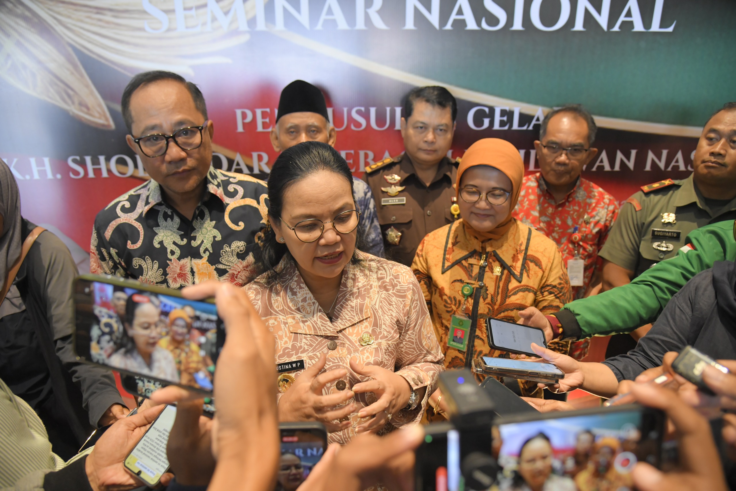 Wali Kota Semarang, Agustina Wilujeng menyampaikan keprihatinan atas ambruknya jembatan penghubung antara Mangunharjo dengan Tambaksari.