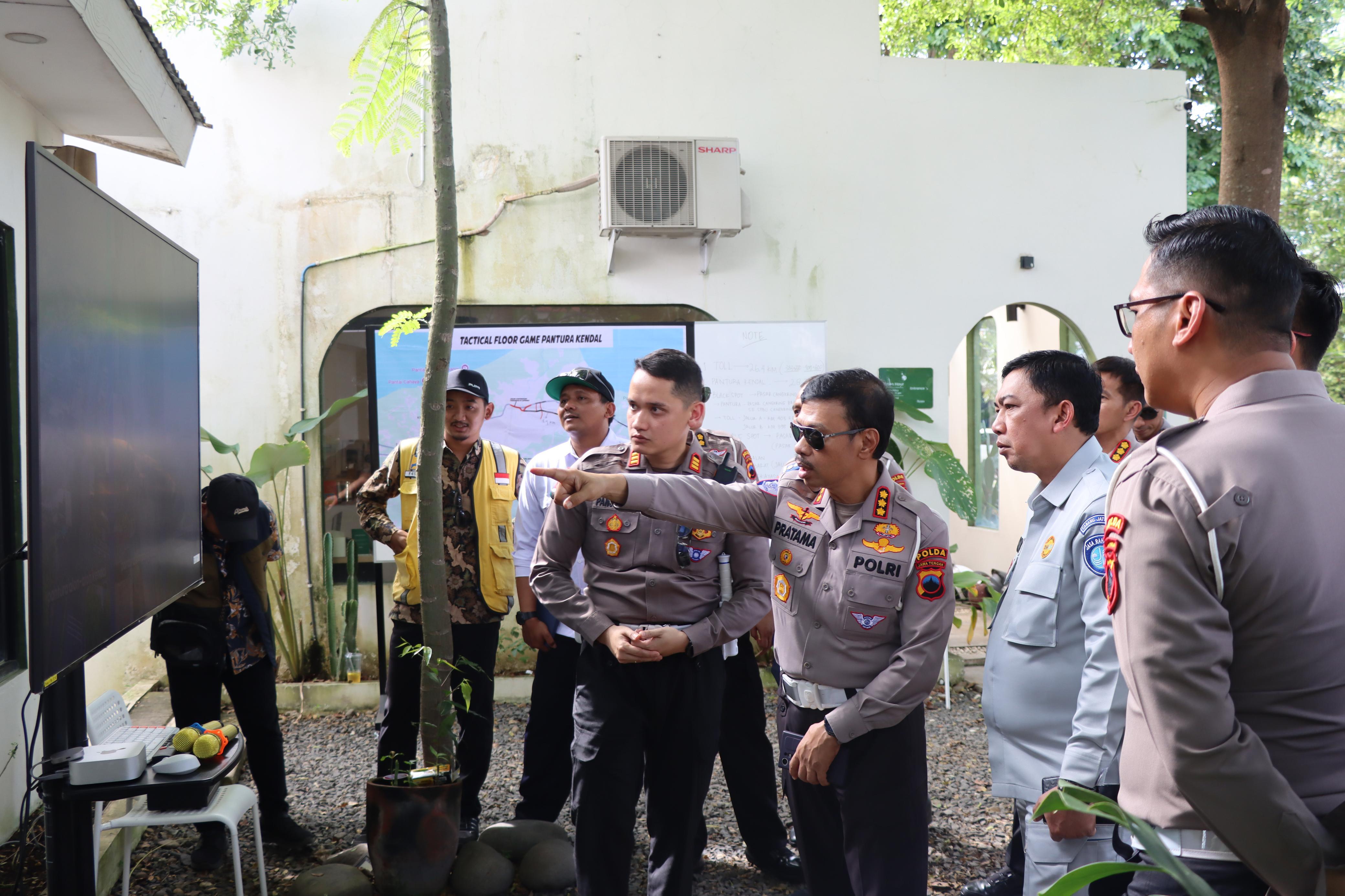 Satlantas Polres Kendal bersama Ditlantas Polda Jateng melakukan survei lapangan.