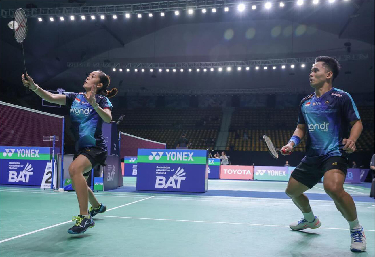 Unggulan keempat Amri Syahnawi/Nita Violina Marwah mengalahkan wakil Chinese Taipei Wu Hsuan Yi/Yang Chu Yun 21-15, 21-15 dan lolos ke babak semifinal Thailand Masters 2026.