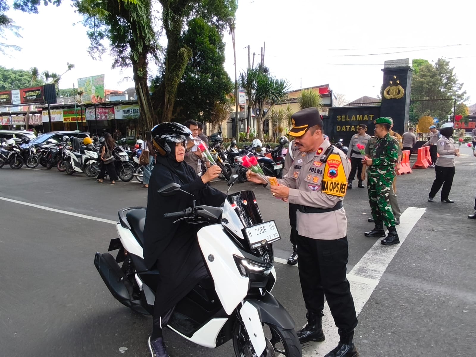 Polres Salatiga menggelar Apel Gelar Pasukan Operasi Keselamatan Candi 2026 yang dipimpin Wakapolres Salatiga Kompol R Arsadi KS, S.E., M.H., di Lapangan Bhayangkara Polres Salatiga, Senin (02/02/2026