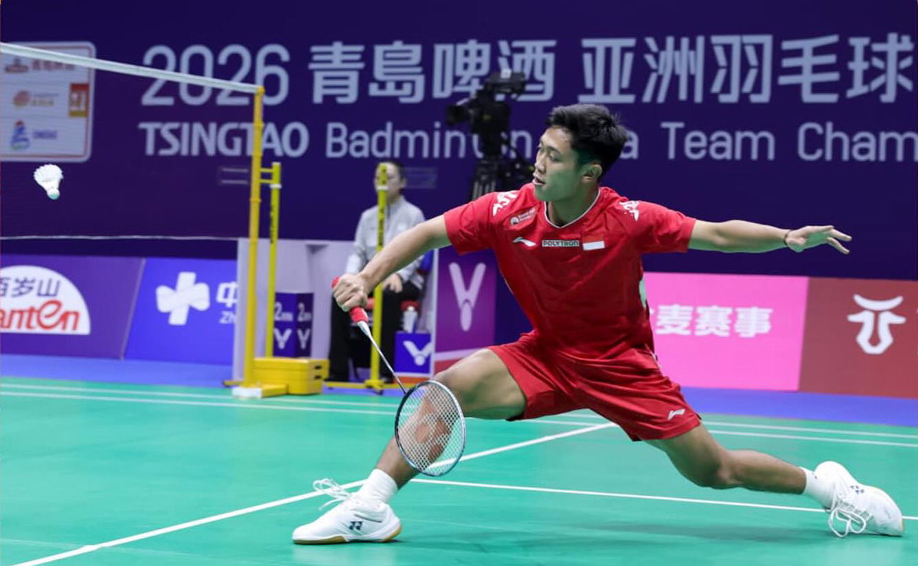 Prahdiska Bagas Shujiwo menyumbangkan poin pertama untuk Indonesia usai mengalahkan Hei Ntut dengan skor 21-14, 21-19 di Qingdao Conson Gymnasium.