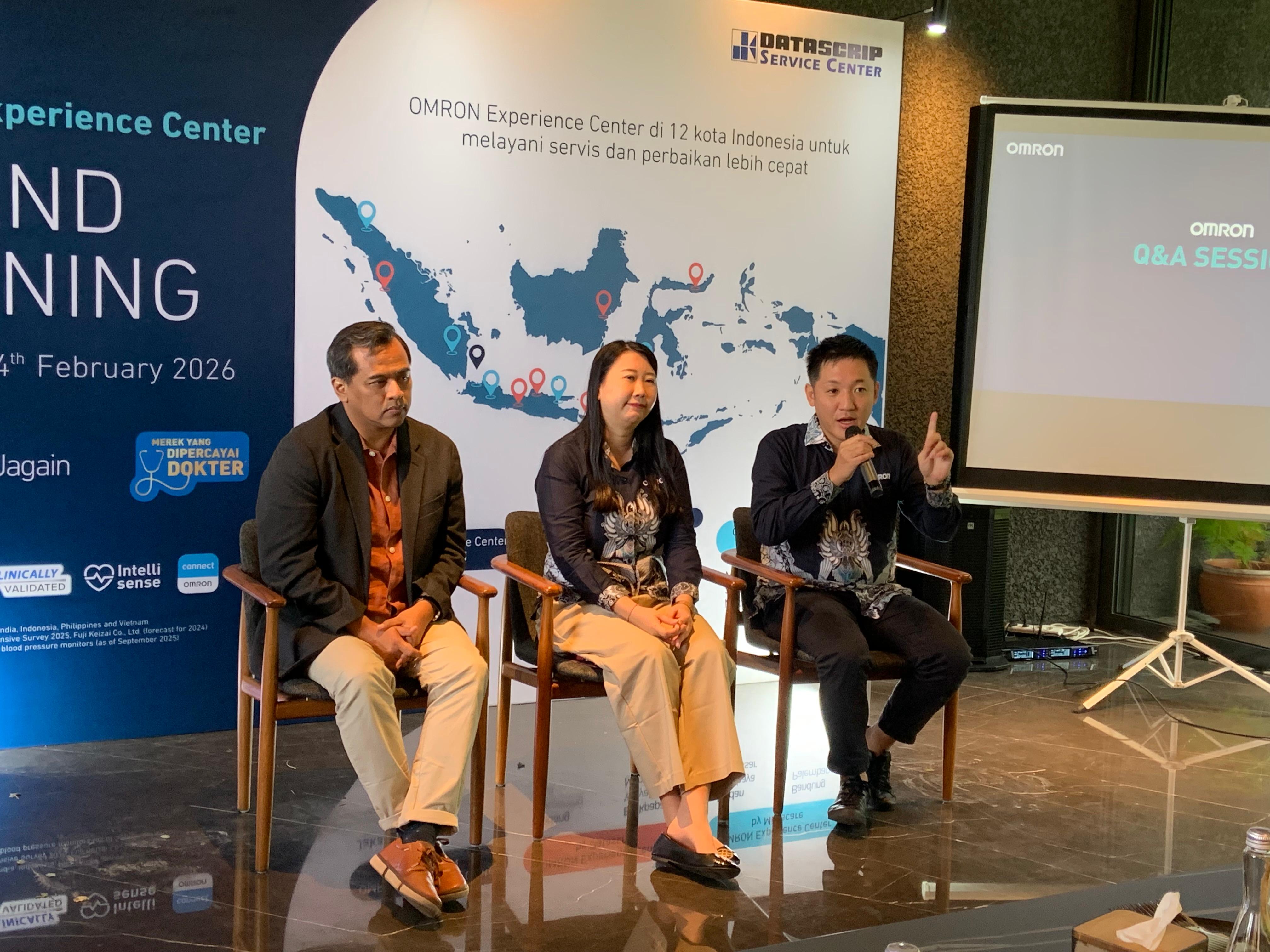 Direktur Omron Healthcare Indonesia Tomoaki Watanabe dalam pembukaan Omron Experience Center di Semarang, Rabu (4/2).