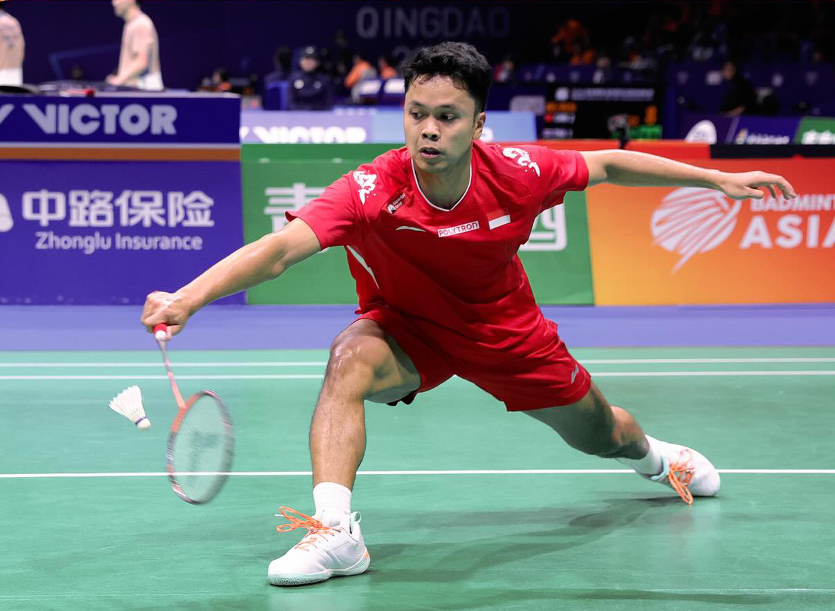 Anthony Sinisuka Ginting memastikan kemenangan bagi Indonesia setelah menang rubber game 21-17, 13-21, 21-16 atas Kong Wei Xiang di Qingdao Conson Gymnasium, China.