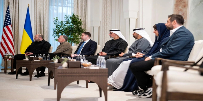 Delegasi dari Amerika Serikat, Rusia, dan Ukraina menghadiri pembicaraan trilateral di Abu Dhabi, Uni Emirat Arab.( Sumber foto: Hamad Al Kaabi/Pengadilan Kepresidenan UEA/Handout via REUTERS )