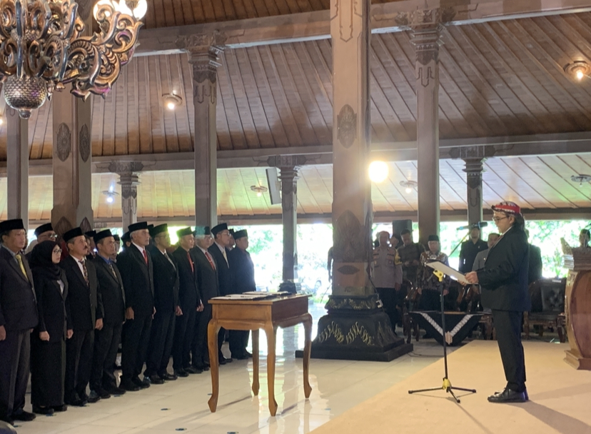 Pelantikan dan pengambilan sumpah/janji JPT Peatama, jabatan administrator, dan Pengawas Pemkab Temanggung, di Pendopo Pengayoman, Jumat (6/2).