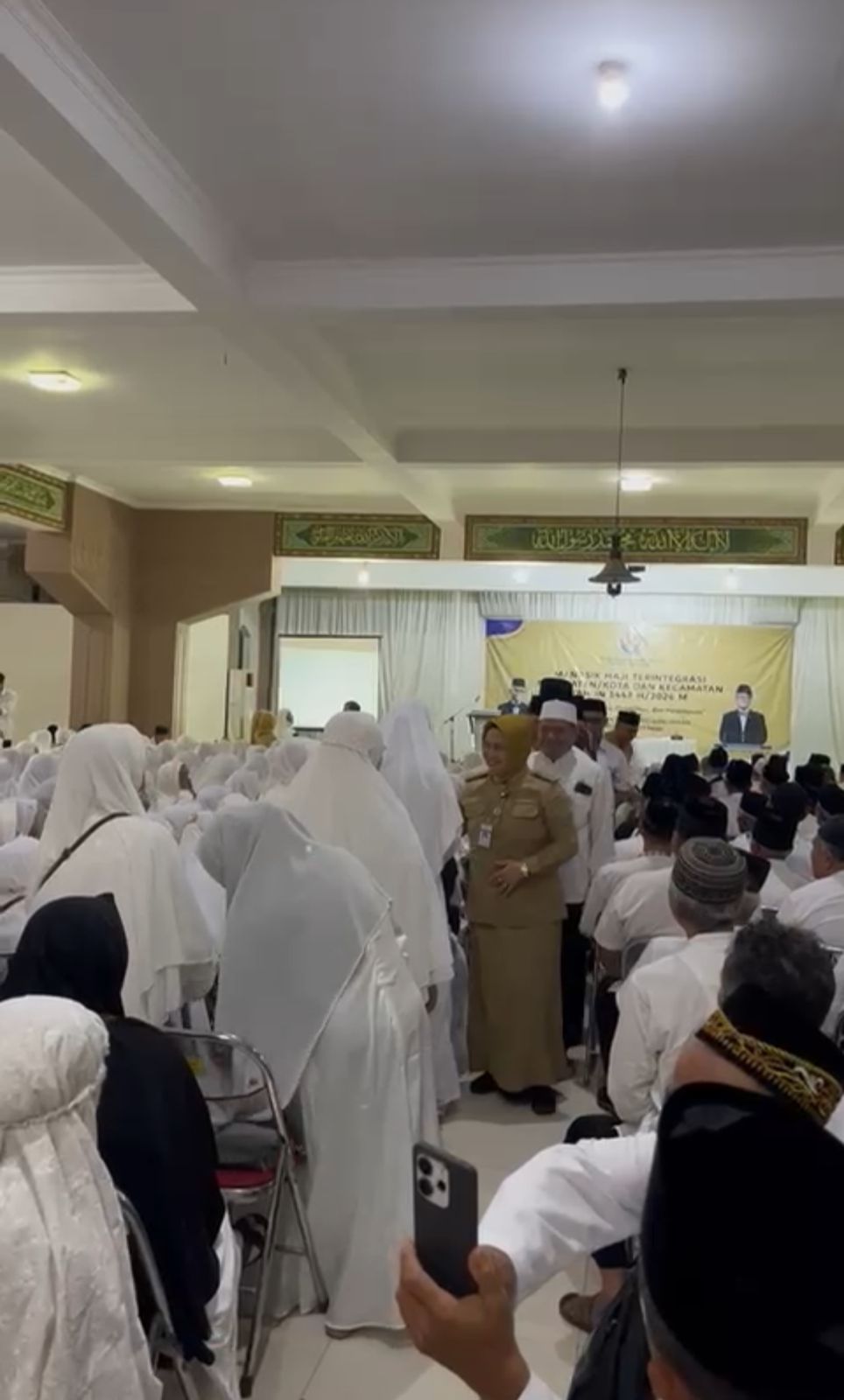 Wakil Bupati Semarang Nur Arifah saat buka kegiatan manasik haji terintegrasi tahun 2026 di aula Masjid Agung Al Mabrur, Sidomulyo, Ungaran Timur. Maria Novena/Jawa Pos Radar Semarang