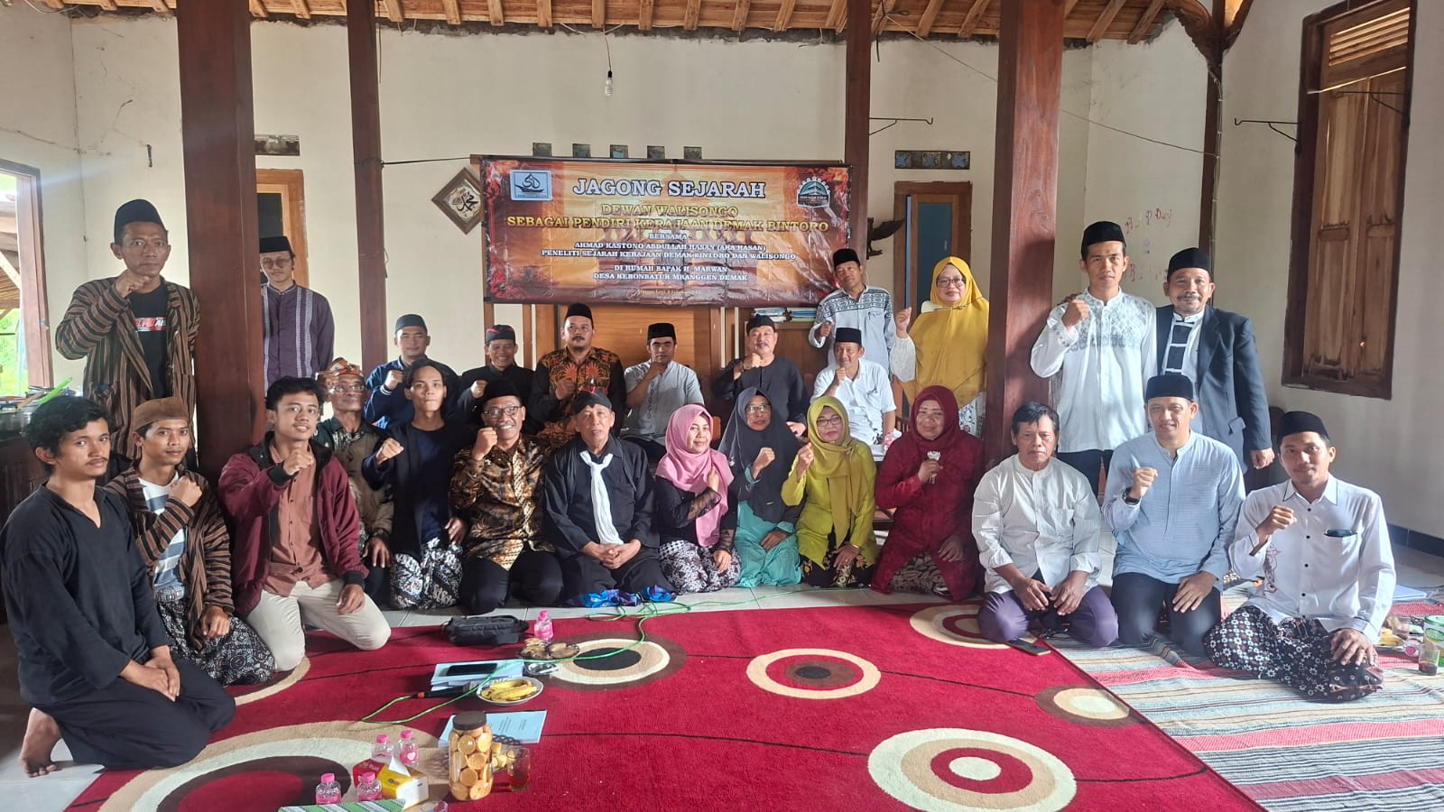 1.Narasumber peneliti sejarah Demak Aka Hasan bersama Edi Suntoro dalam jagong sejarah dirumah H Marwan Desa Kangkung Kecamatan Mranggen Demak