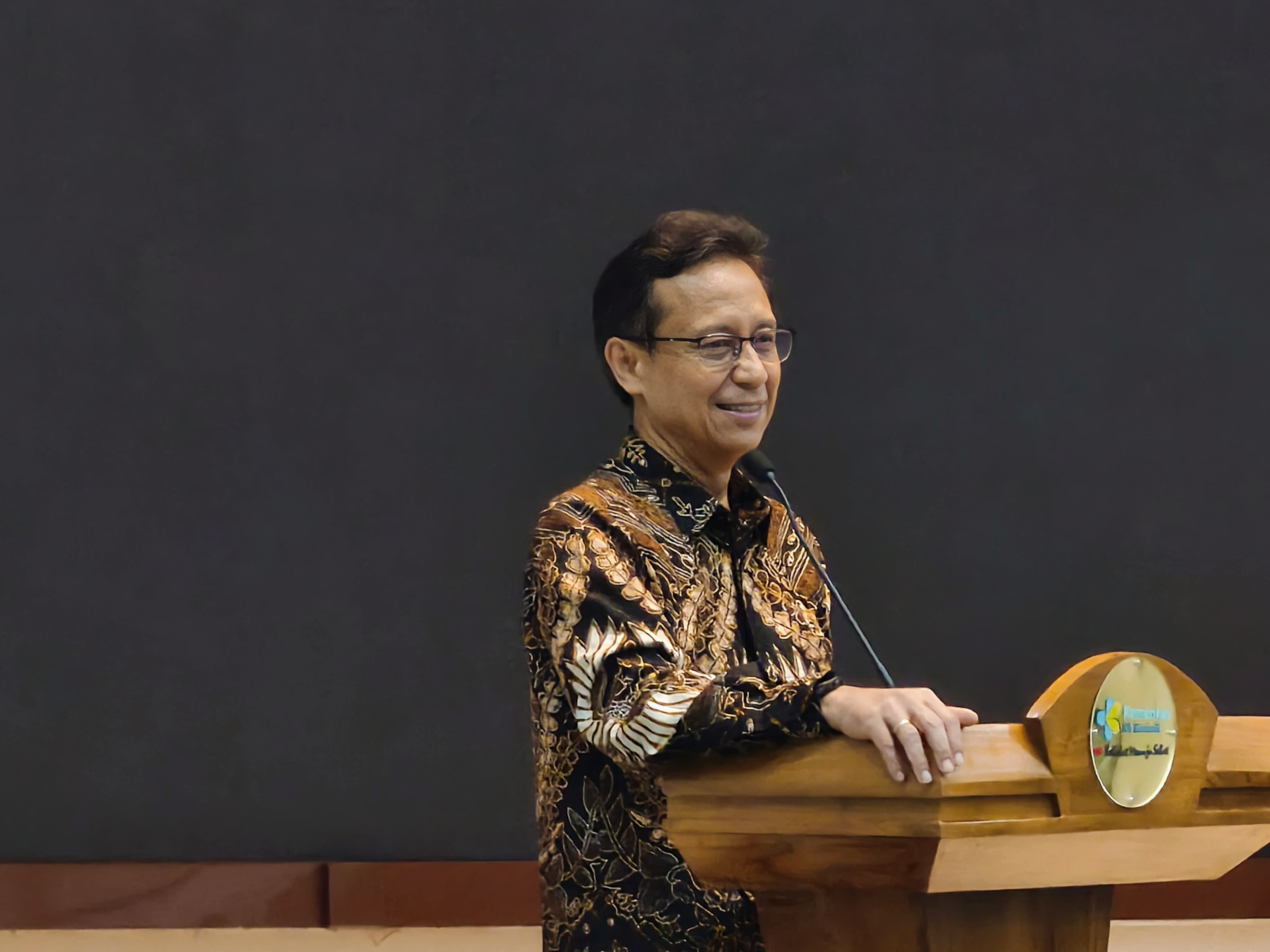 Menteri Kesehatan RI Budi Gunadi Sadikin memberikan keterangan usai pemberian penganugerahan Piagam Muri Pemeriksaan Kesehatan Terintegrasi Satu Sehat RSUP Dr Kariadi, Semarang, Selasa (10/2/2026)