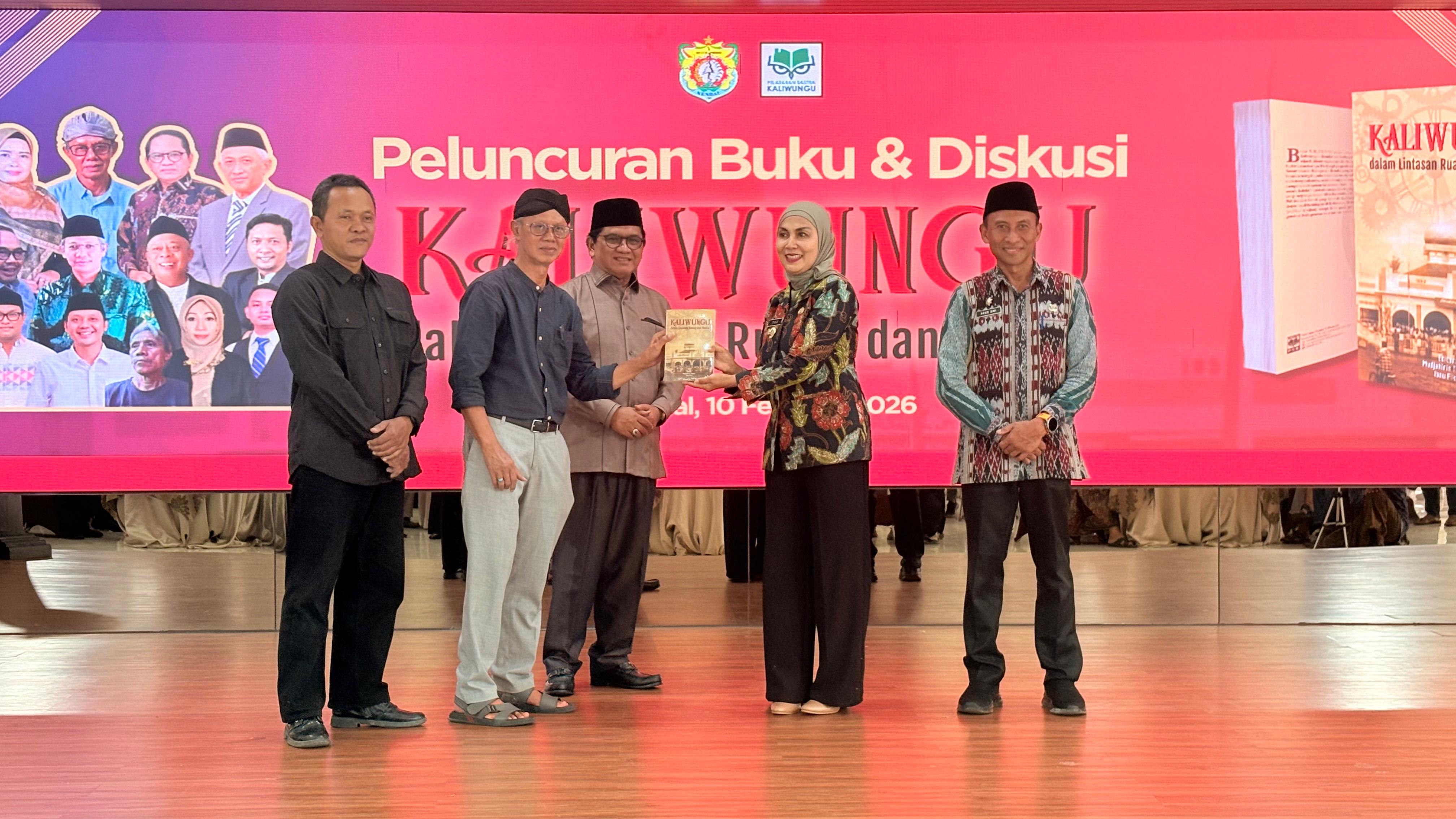 Bupati Kendal: Kaliwungu Bukan Sekadar Nama, Buku Ini Jadi Penjaga Identitas Daerah &mdash; Kaliwungu ditegaskan bukan hanya nama wilayah, tetapi identitas yang harus terus hidup.