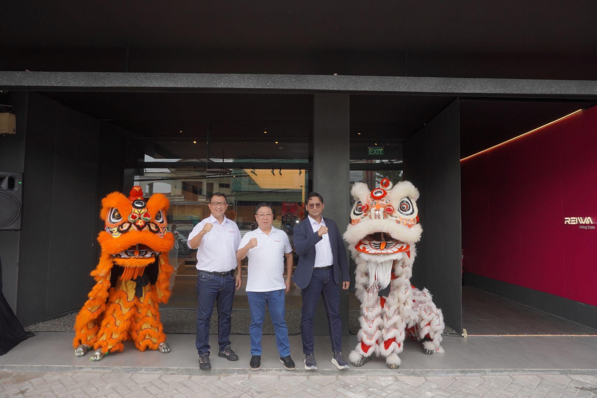 Iskandar Yap, National Sales Manager REIWA; Mathius Tan, Presiden Direktur REIWA; Fachrurrozy Alhamdani, Product Marketing Manager REIWA
