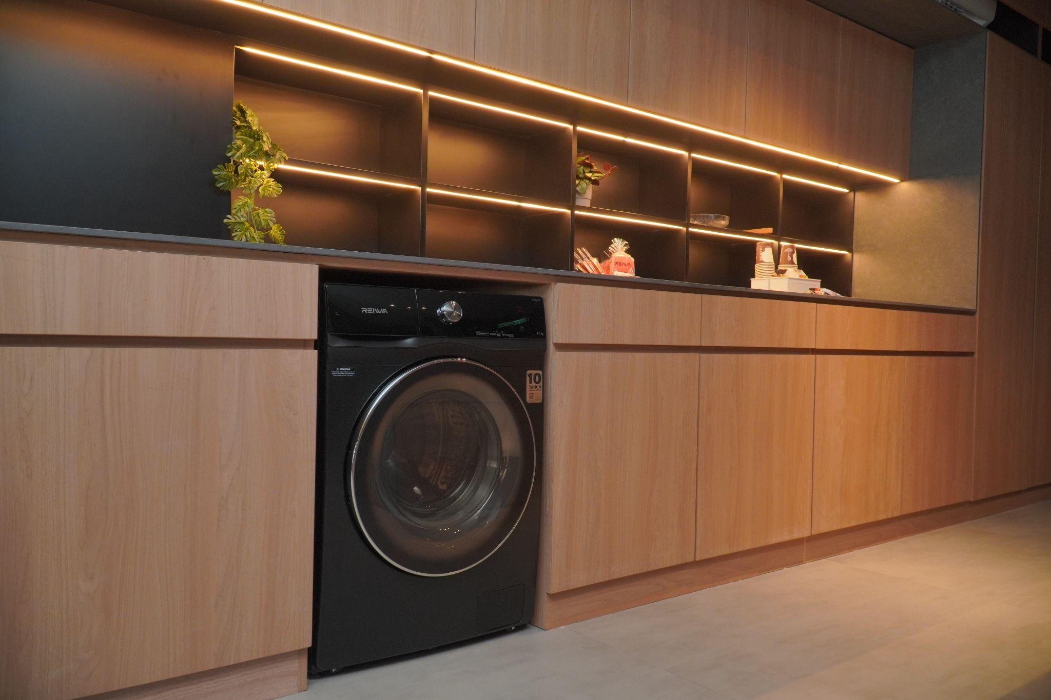 Desain elegan REIWA Experience Center