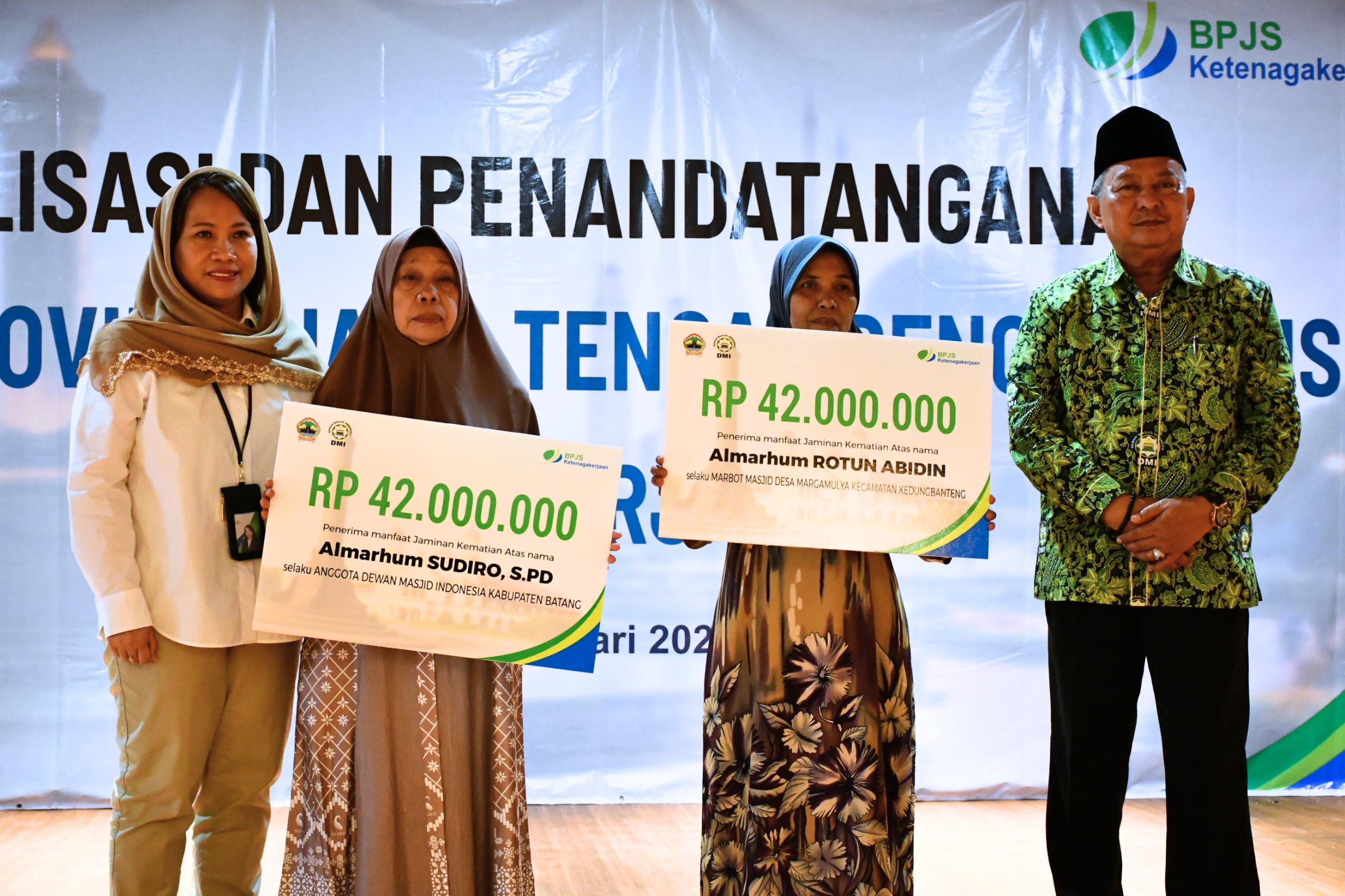 Penyerahan santunan JKM oleh BPJS Ketenagakerjaan.