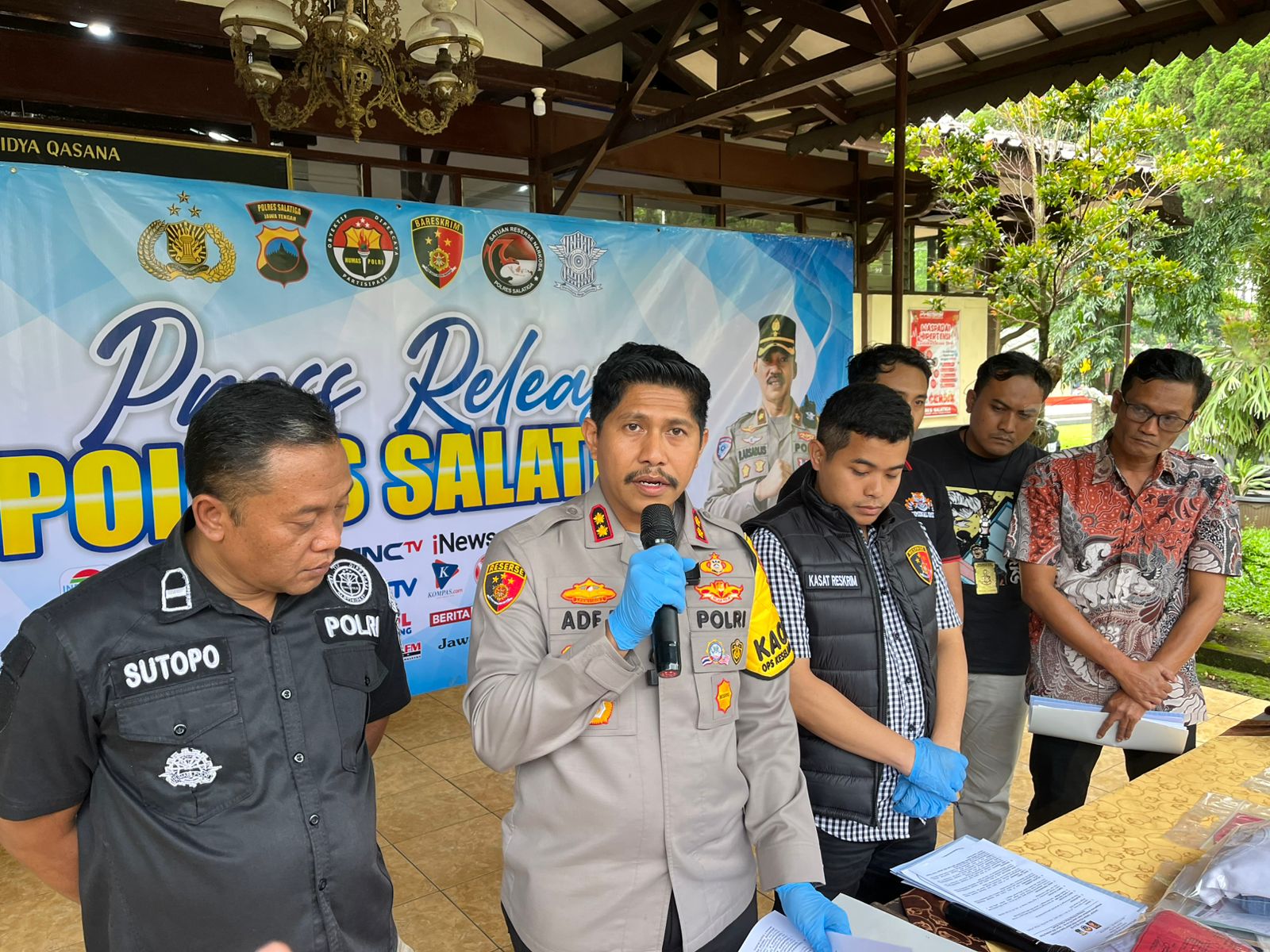 Kasi Humas Ipda Sutopo, di depan Pendopo Polres Widya Qasana Tribrata Polres Salatiga, Jumat, 13/02/2026.