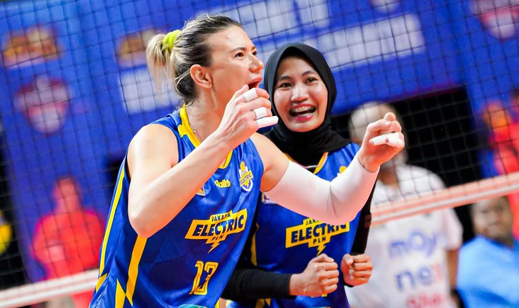 Jakarta Electric PLN terus menempel ketat Gresik Petrokimia Pupuk Indonesia di papan klasemen sementara Proliga 2026 putri.