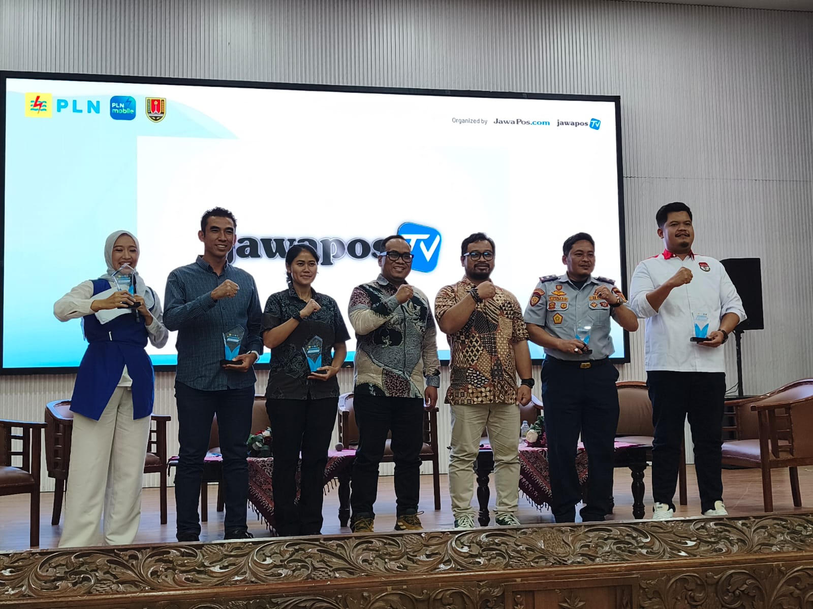 Para narasumber kegiatan forum dialog Semarang bersinar di aula balaikota Semarang
