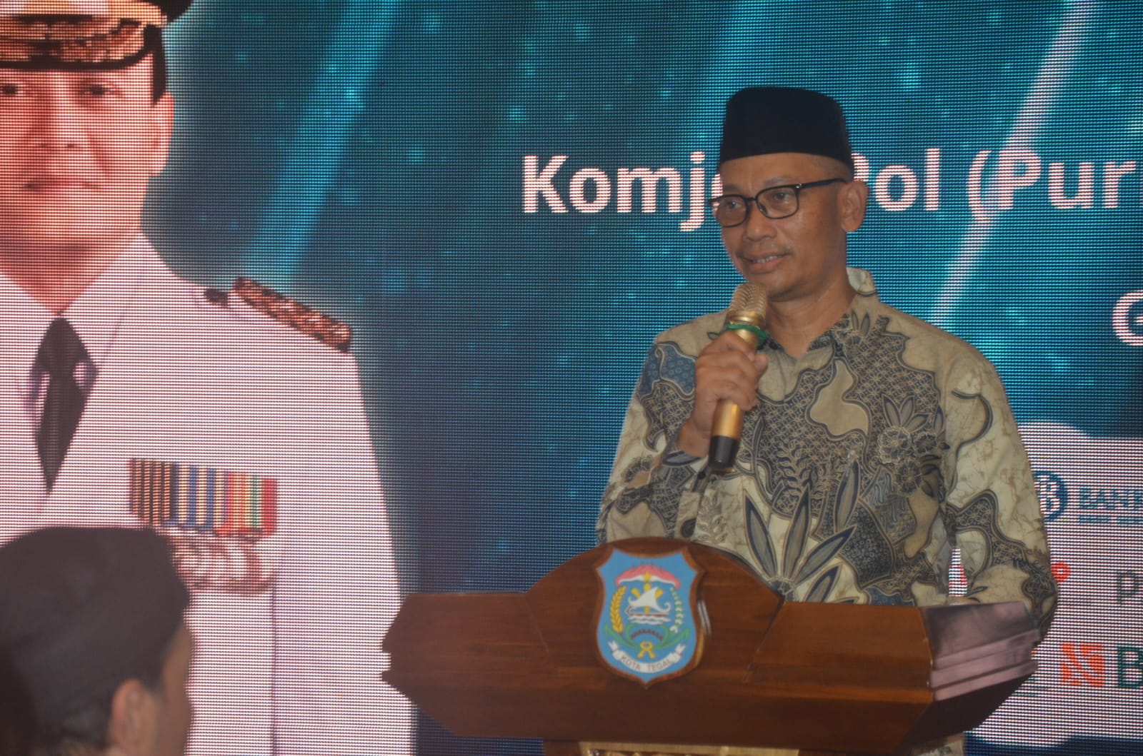 HPN : Kepala Dinas Komdigi Provinsi Jateng Agung Hariyadi membacakan sambutan Gubernur Ahmad Luthfi dalam resepsi HPN Tingkat Jateng 2026 dan HUT ke-80 PWI di Pendopo Ki Gede Sebayu, Kota Tegal.