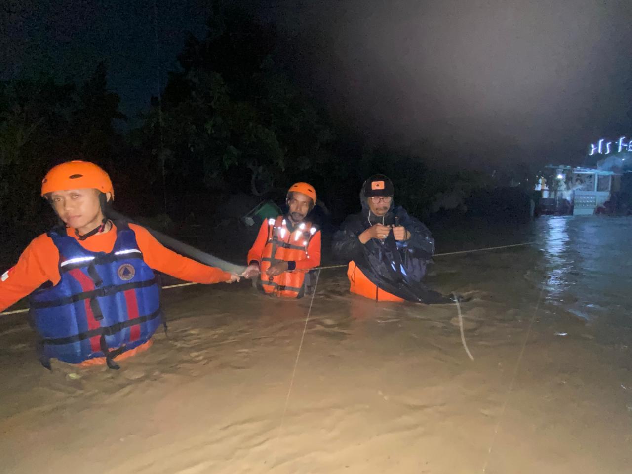 Kondisi ketinggian banjir wilayah Kecamatan Tembalang pada Senin (16/2/2026) dinihari