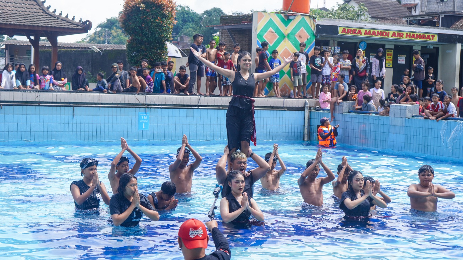 Warga Salatiga memadati kawasan Kolam Renang Kalitaman, Rabu (18/02/2026) pagi.