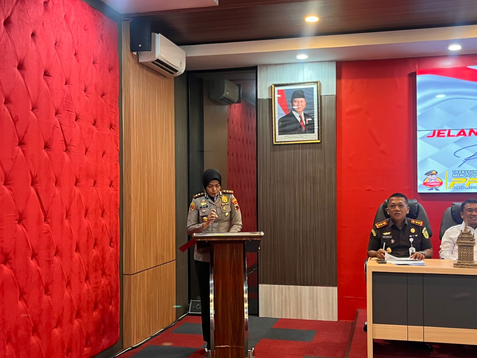 Rapat koordinasi lintas instansi mewujudkan stabilitas sosial politik yang digelar Bakesbangpol di Ruang Dharma Satya kompleks Kantor Bupati Semarang. Senin (23/2). Maria Novena