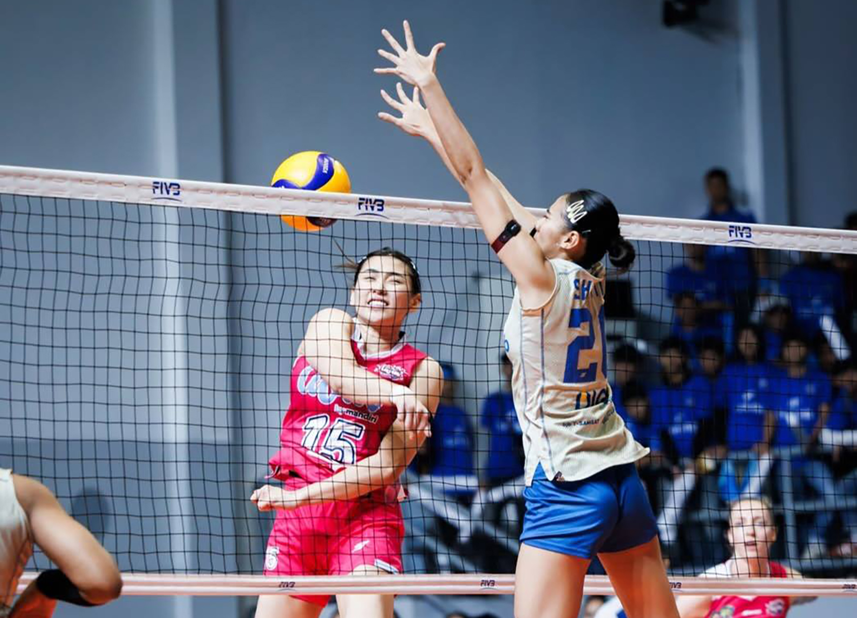 Yolla Yuliana dan kawan-kawan naik ke peringkat keempat usai mengalahkan Bandung BJB Tandamata 3-2 (21-25, 28-26, 31-29, 22-25, 16-14).