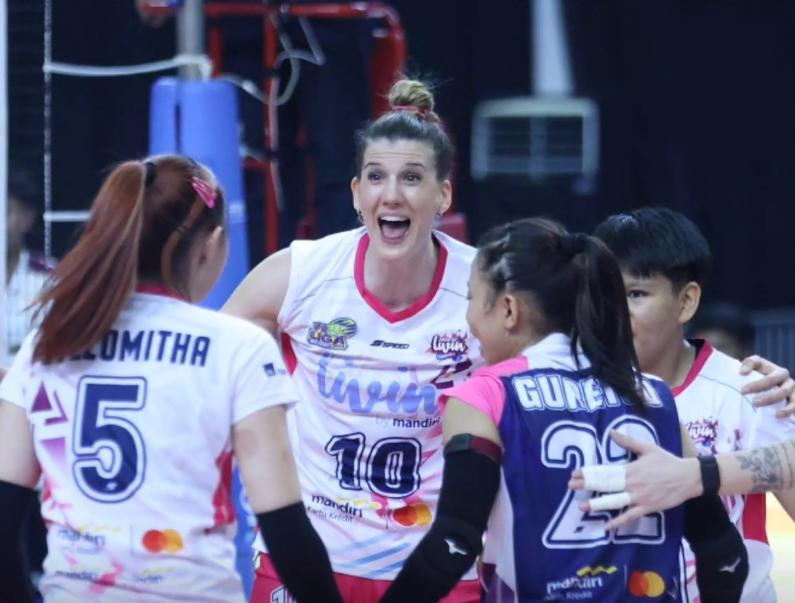 Jakarta Livin Mandiri menang dramatis lima set atas Bandung BJB Tandamata pada lanjutan Proliga 2026 sektor putri.