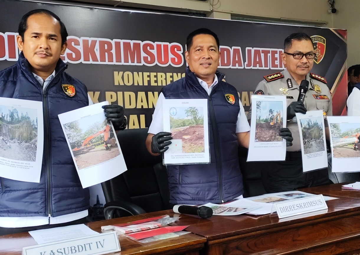 Dirreskrimsus Polda Jateng menunjukan gambar tambang ilegal yang diproses hukum 