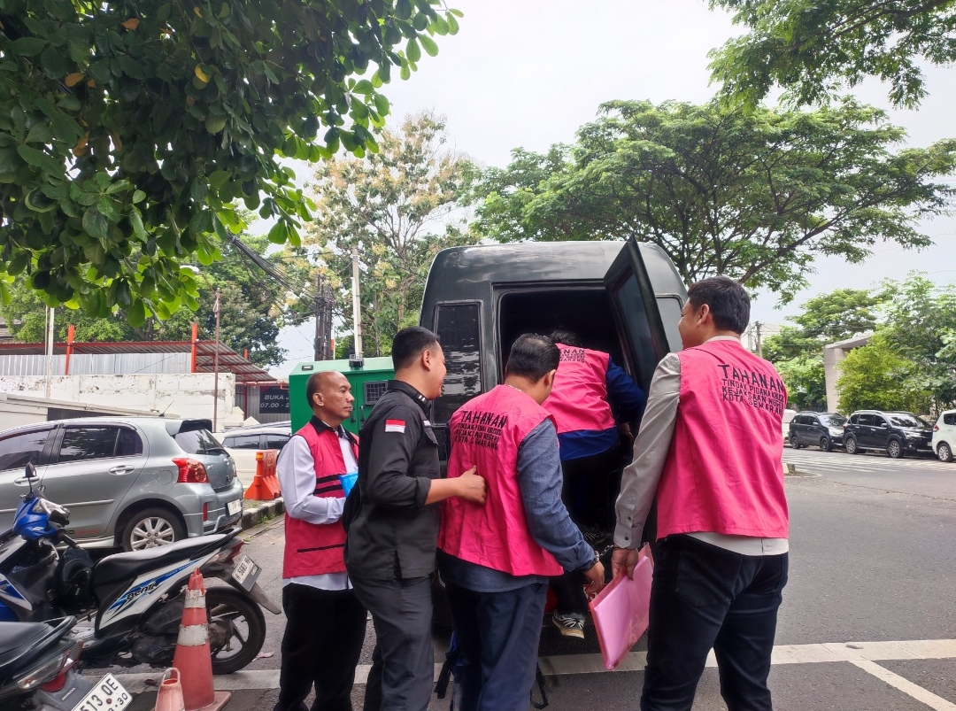6 Terdakwa korupsi Bank Pasar Kota Semarang usai mengikuti sidang di Pengadilan Tipikor Semarang, Selasa (24/2/2026). 