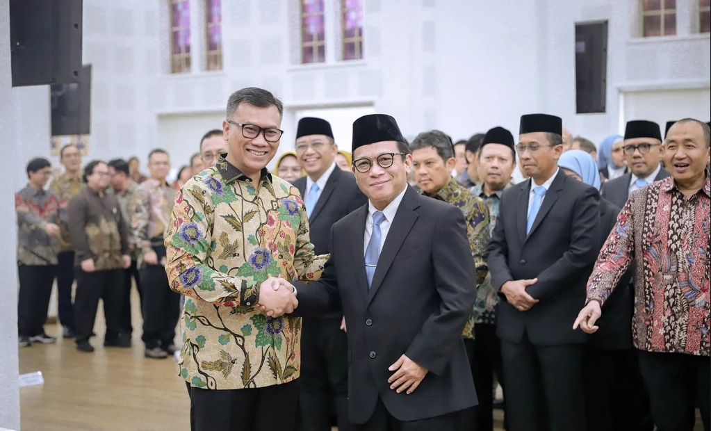  Menteri Koordinator Bidang Pemberdayaan Masyarakat Muhaimin Iskandar (Cak Imin) baru saja melantik Saiful Hidayat sebagai Direktur Utama BPJS Ketenagakerjaan.