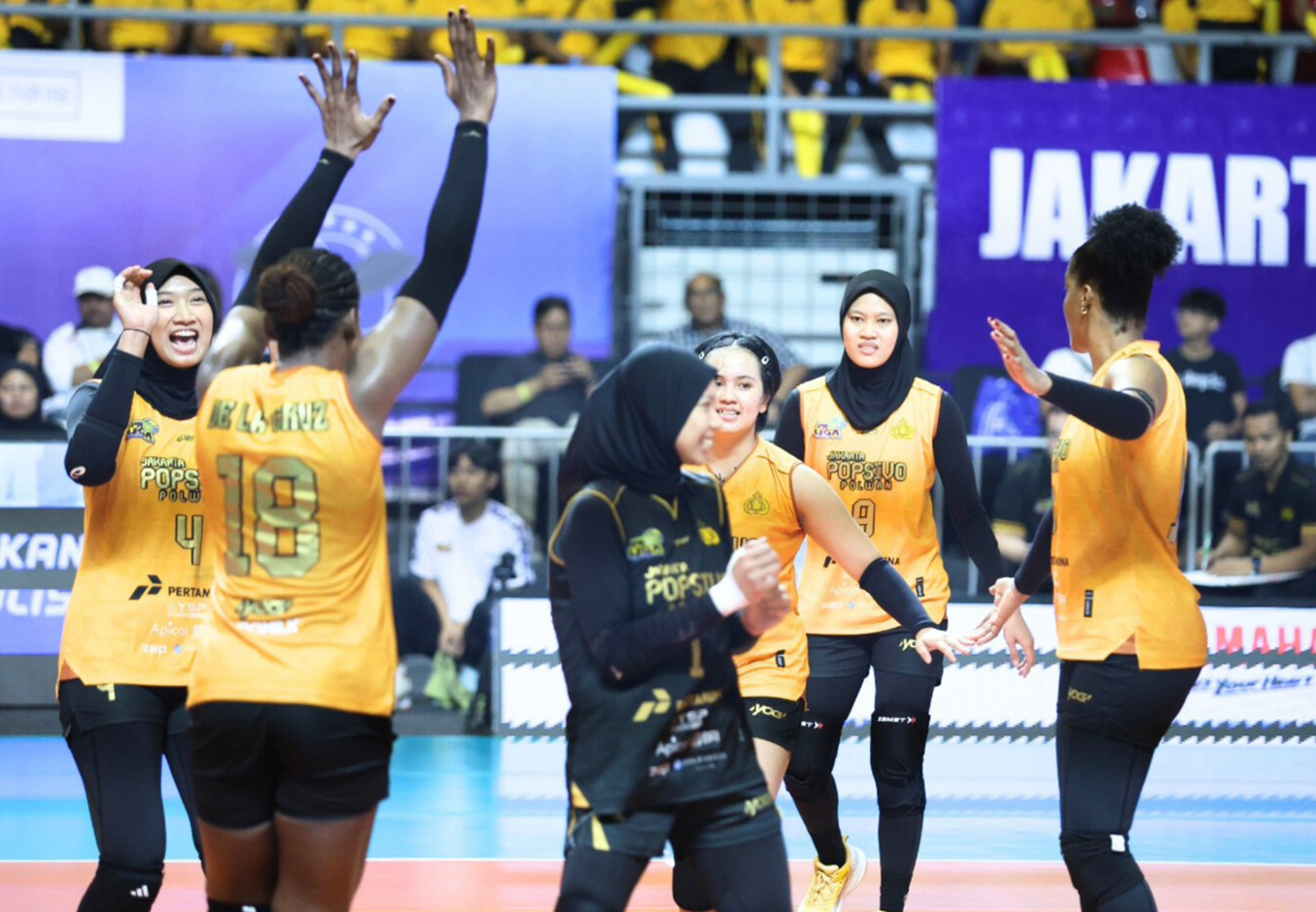 Jakarta Popsivo Polwan melaju ke babak Final Four usai mengalahkan Medan Falcons dengan skor 3-0 (25-10, 25-19, 25-15).