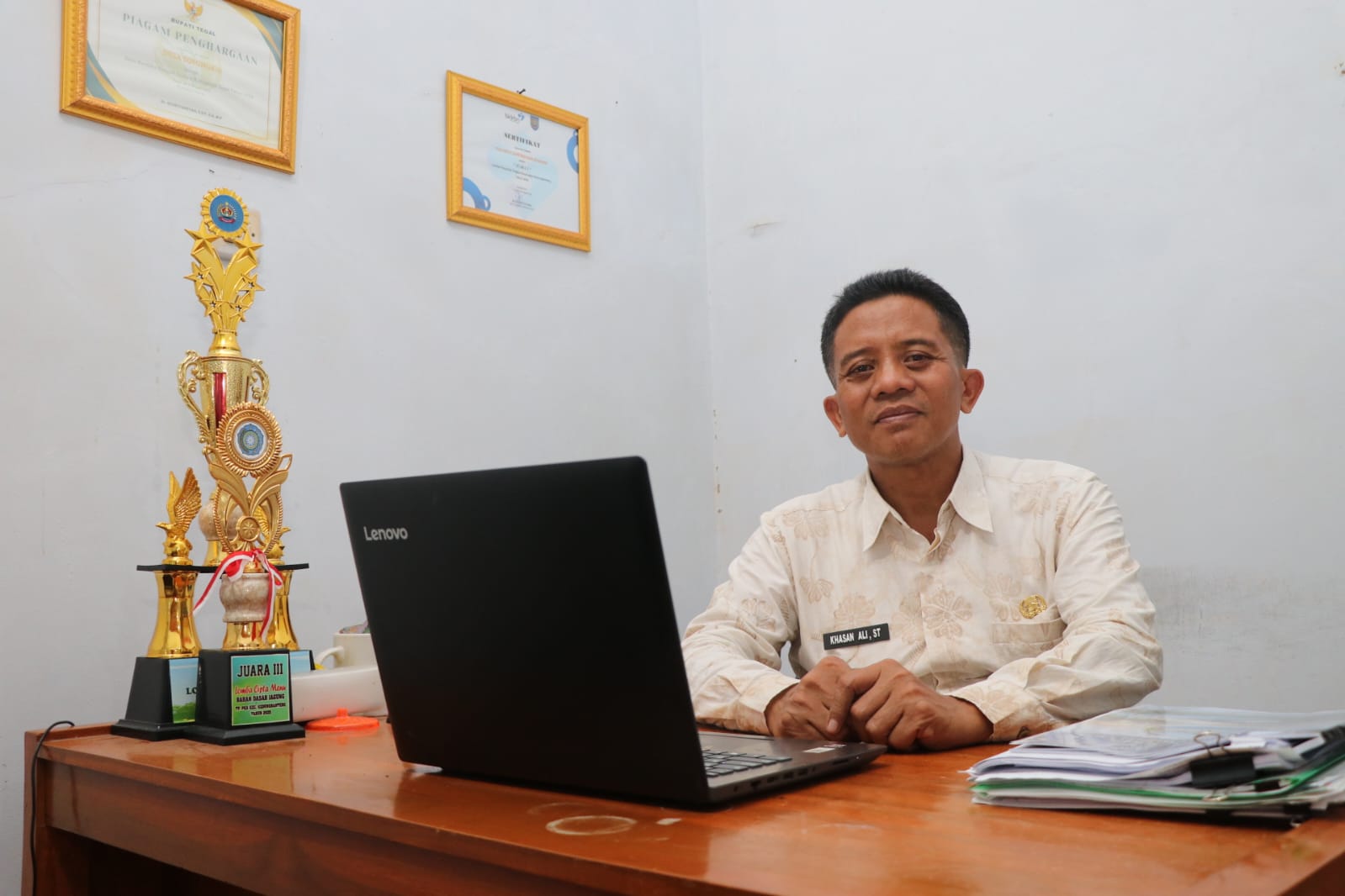 Kepala Desa Sumingkir, Khasan Ali.
