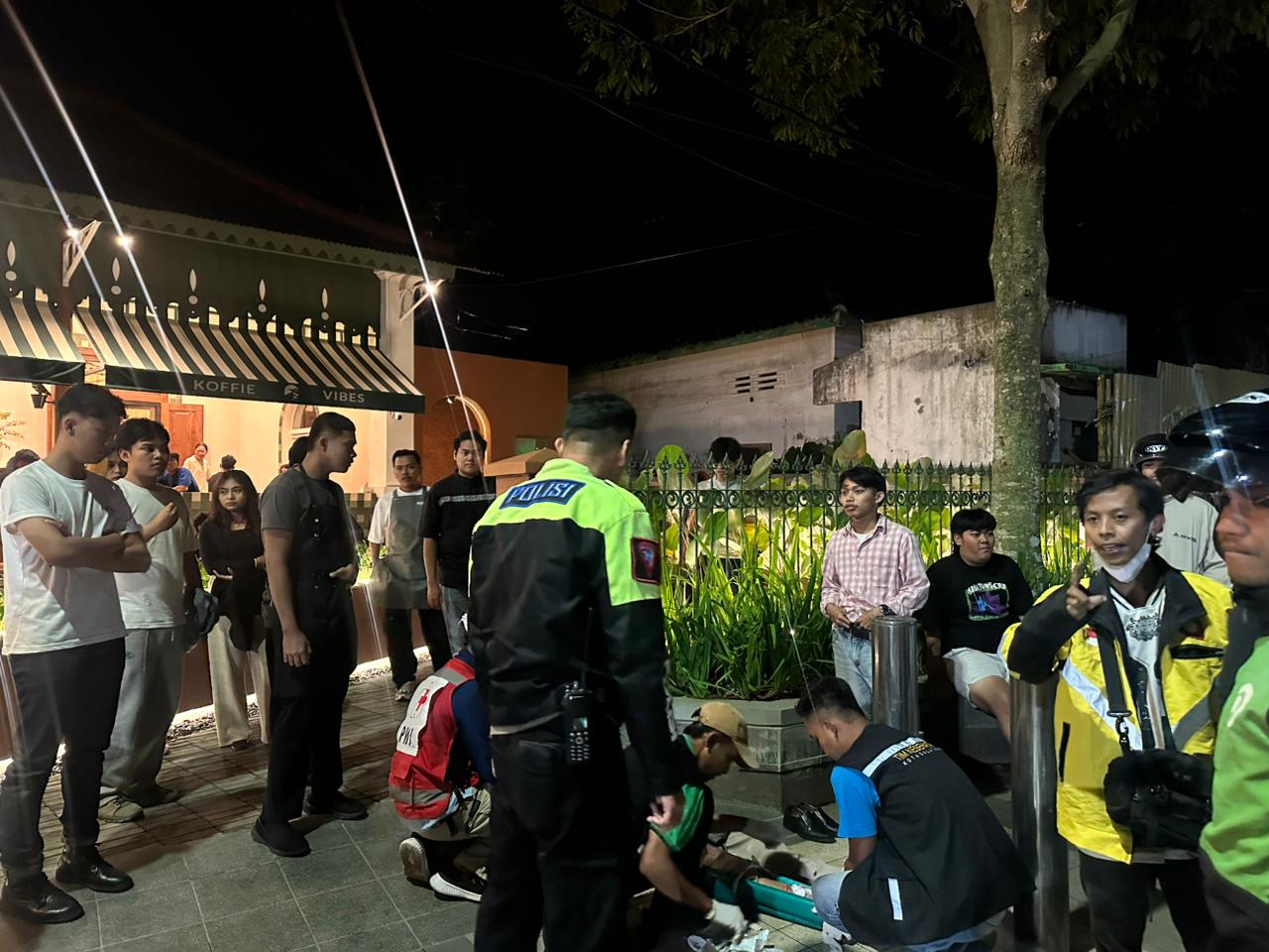 Dua pejalan kaki tertabrak sepeda motor Yamaha Jupiter bernomor polisi H-4594-QB di Jalan Diponegoro, Kota Salatiga, Selasa (03/02/2026).