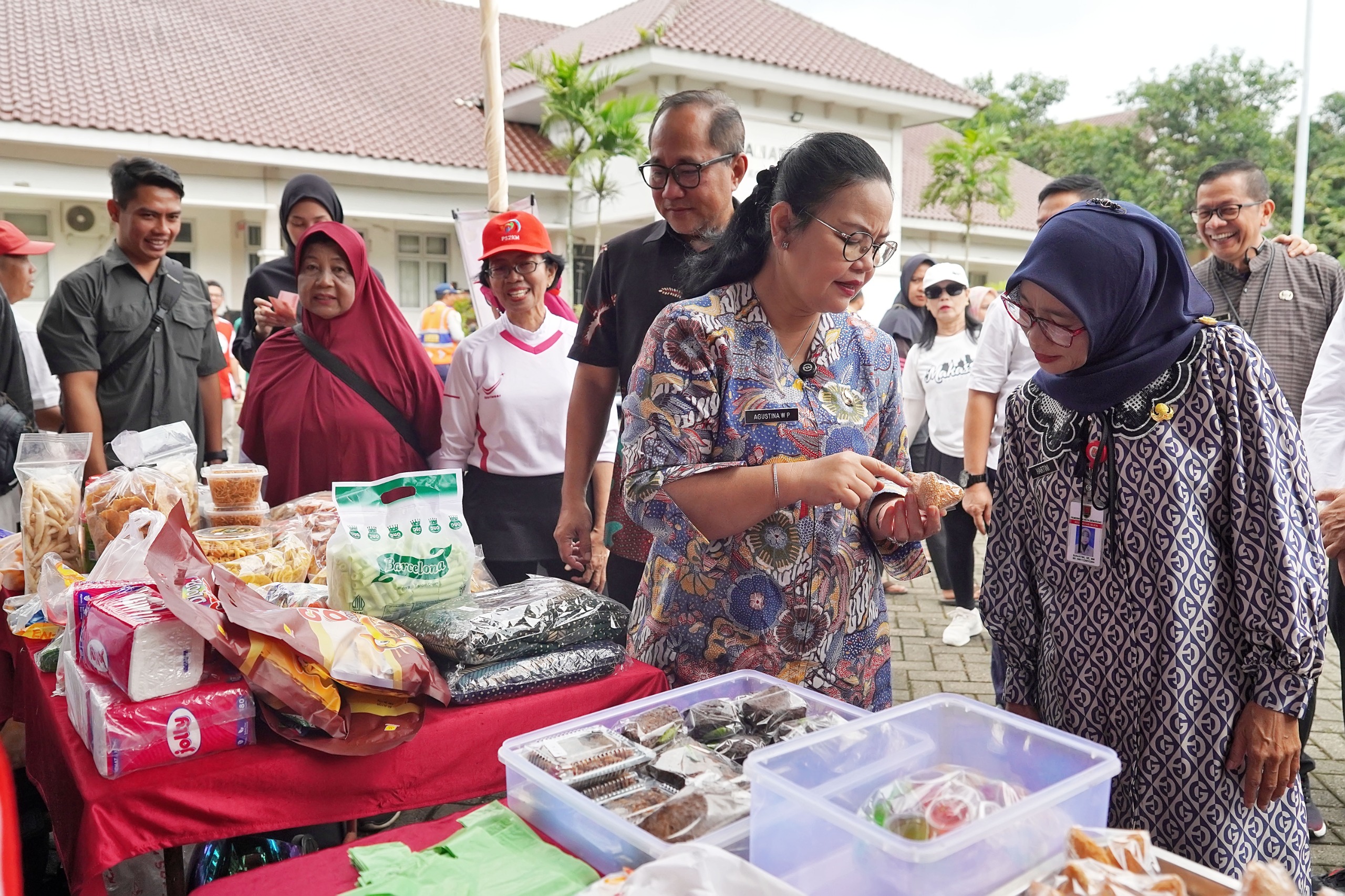 Gerakan Pangan Murah (GPM) Serentak yang dipusatkan di Kantor Kecamatan Semarang Barat dan pasar pangan murah 'Pak Rahman' di Kecamatan Mijen, Jumat (6/3).