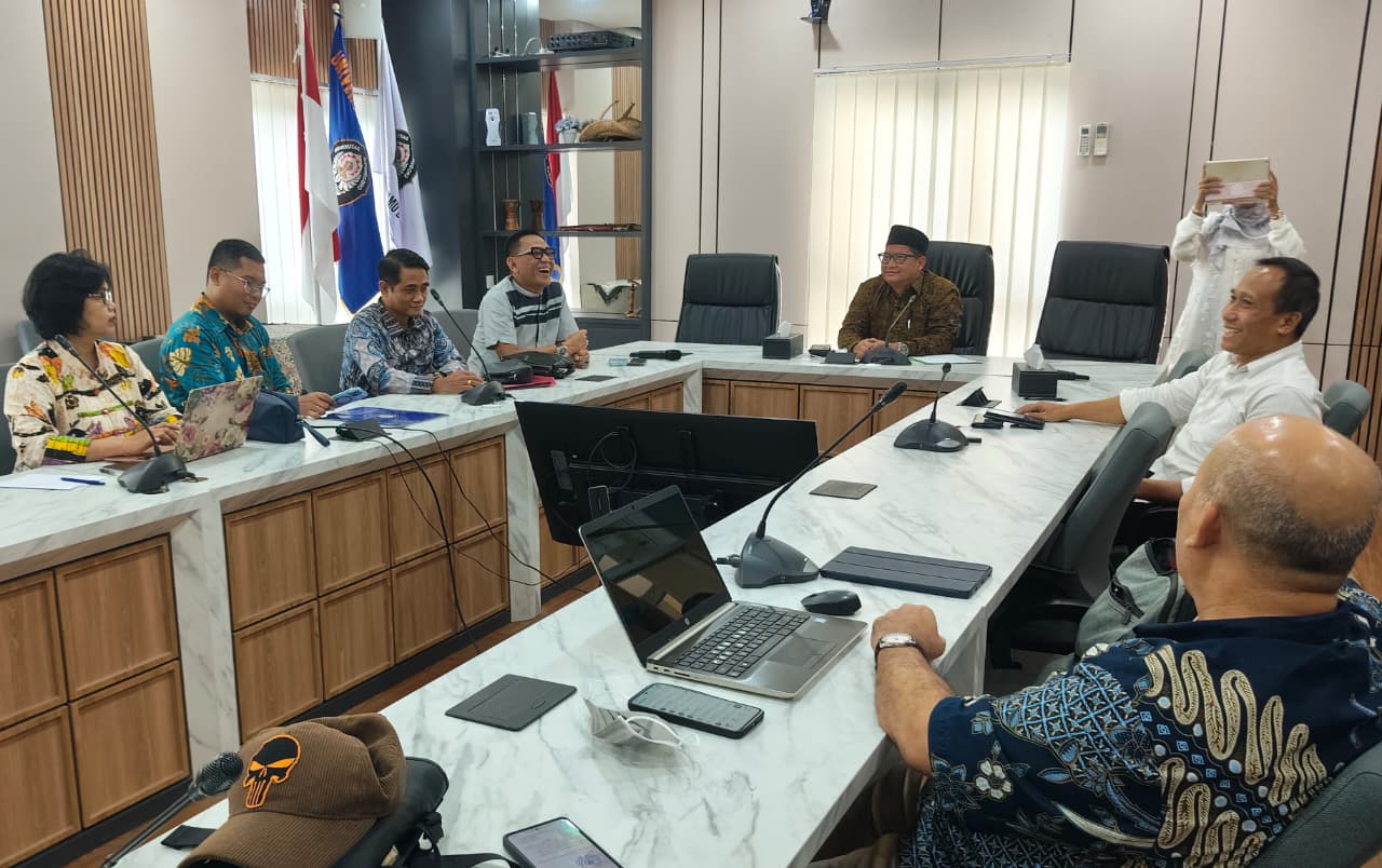 Para pihak dari Kampus Undip, perwakilan korban pengeroyokan, dan perwakilan pelaku mediasi di Fakultas Ilmu Budaya, Jumat (6/3/2026). 