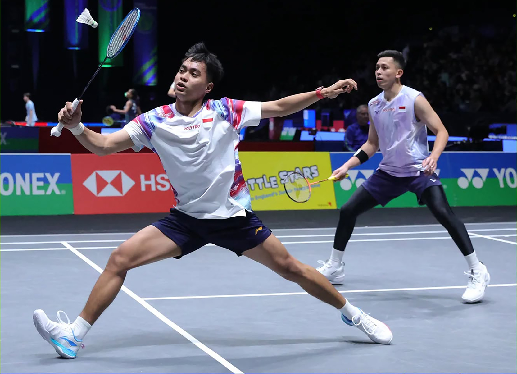 Muhammad Rian Ardianto/Rahmat Hidayat memulangkan unggulan delapan Malaysia Goh Sze Fei/Nur Izzuddin dua gim langsung 23-21, 21-16.