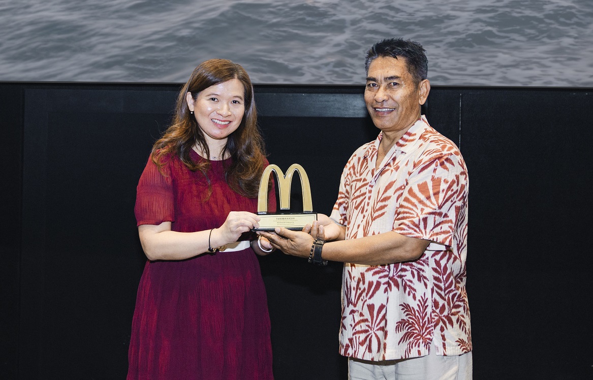 Made Gunada  mitra pemasok asal Bali, menerima penghargaan dari McDonald&rsquo;s Indonesia atas kerja sama selama 33 tahun. Kemitraan dibangun atas dasar kepercayaan dan pendampingan menyeluruh. 