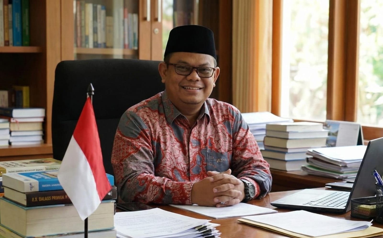  Dr. KH. Mukh Nursikin, M.Si, Kaprodi S2 PAI Pascasarjana UIN Salatiga -Pengasuh PP Modern An-Nur Pabelan.