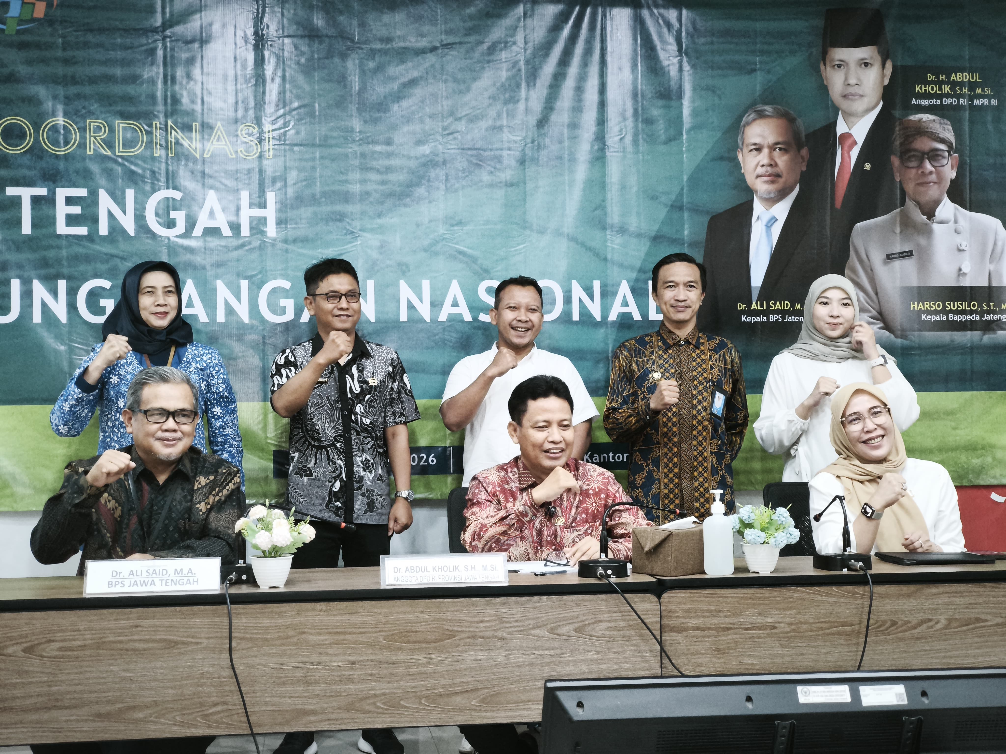 Anggota DPD RI Abadul Kholik (depan - tengah) memimpin Rapat koordinasi Jawa Tengah sebagai lumbung pangan nasional yang digelar di Kantor DPR RI Jawa Tengah, Jumat (6/3).