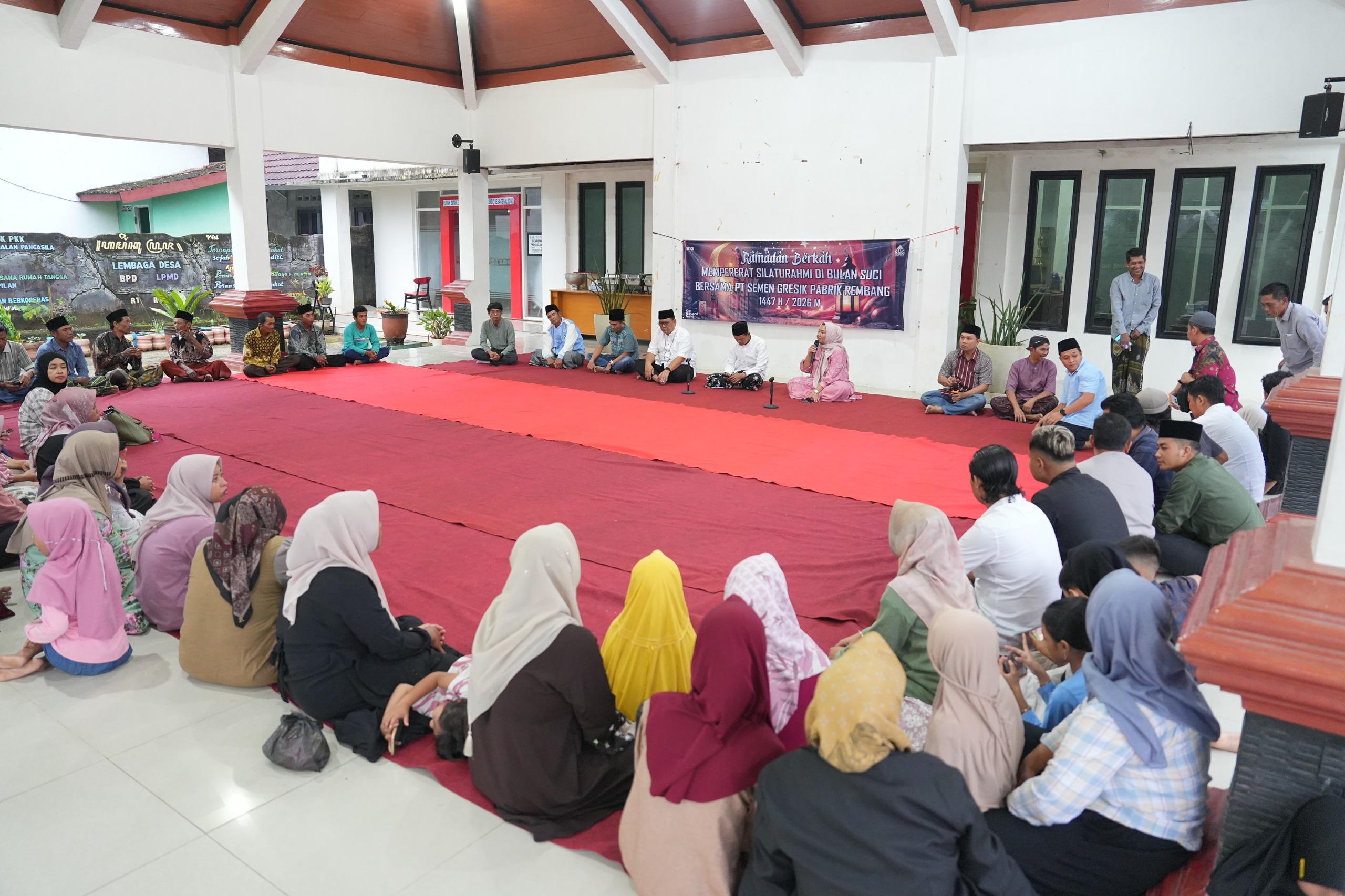 PT Semen Gresik menggelar kegiatan &lsquo;Berkah Ramadan&rsquo; melalui agenda Silaturahmi Ramadan bersama ratusan masyarakat dari enam desa sekitar perusahaan di Kabupaten Rembang dan Kabupaten Blora.