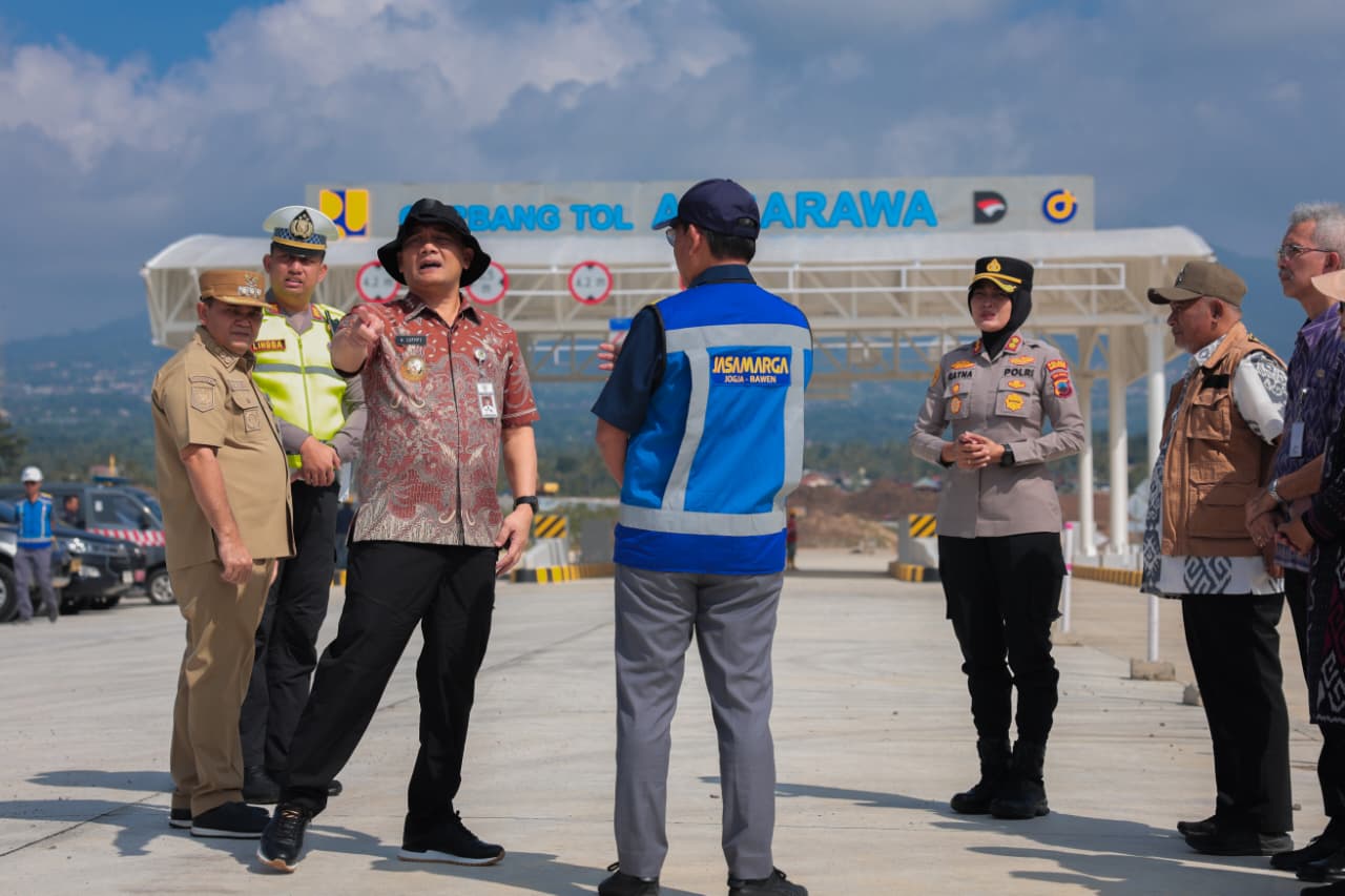 Gubernur Jawa Tengah Ahmad Luthfi meninjau langsung kesiapan tol fungsional ruas Bawen-Ambarawa atau tol Yogyakarta-Bawen Seksi 6 tersebut, Selasa, 10 Maret 2026.