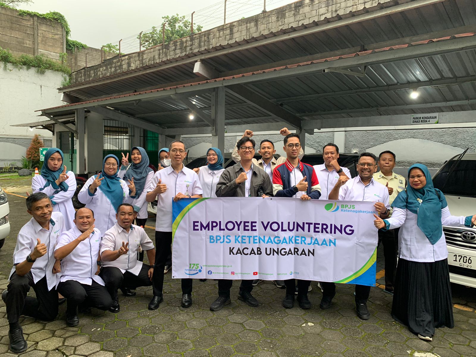 BPJS Ketenagakerjaan atau BPJamsostek berbagi takjil di area alun-alun Bung Karno Ungaran.