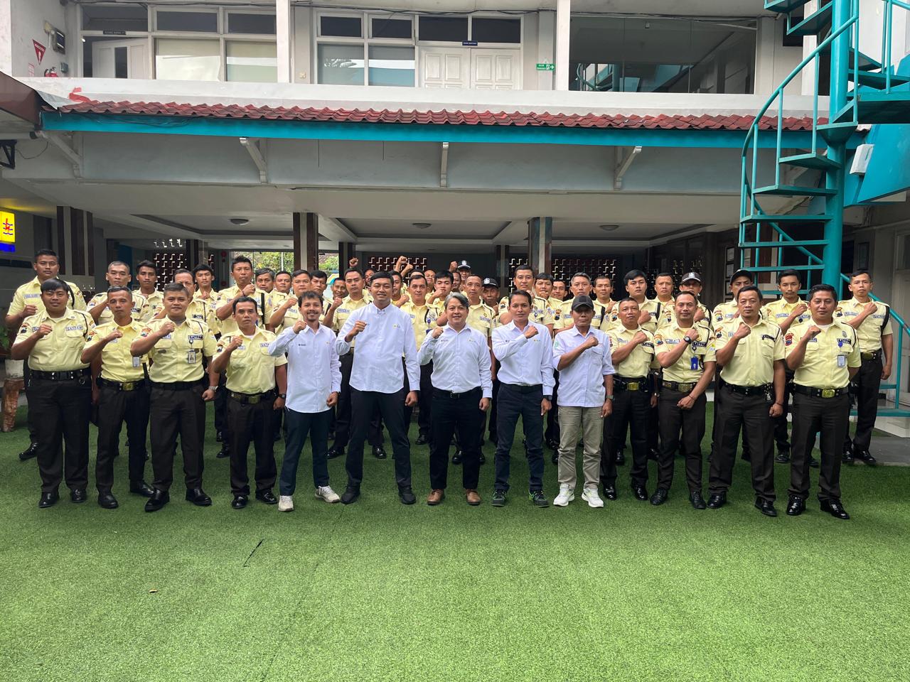 PERKUAT PENGAMANAN : PLN Unit Layanan Transmisi dan Gardu Induk (ULTG) Salatiga melaksanakan kegiatan refreshment bagi Satpam. 