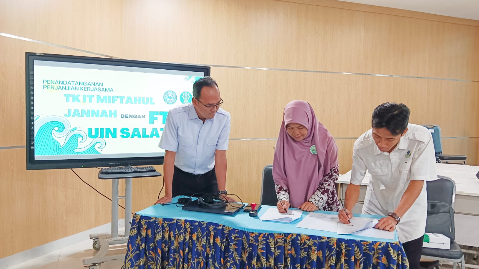Ramadan Berkah, PIAUD UIN Salatiga-TKIT Miftahul Jannah Pererat Sinergi Akademik -  Khidmatnya suasana Ramadan menjadi momentum bagi institusi pendidikan untuk saling menguatkan.
