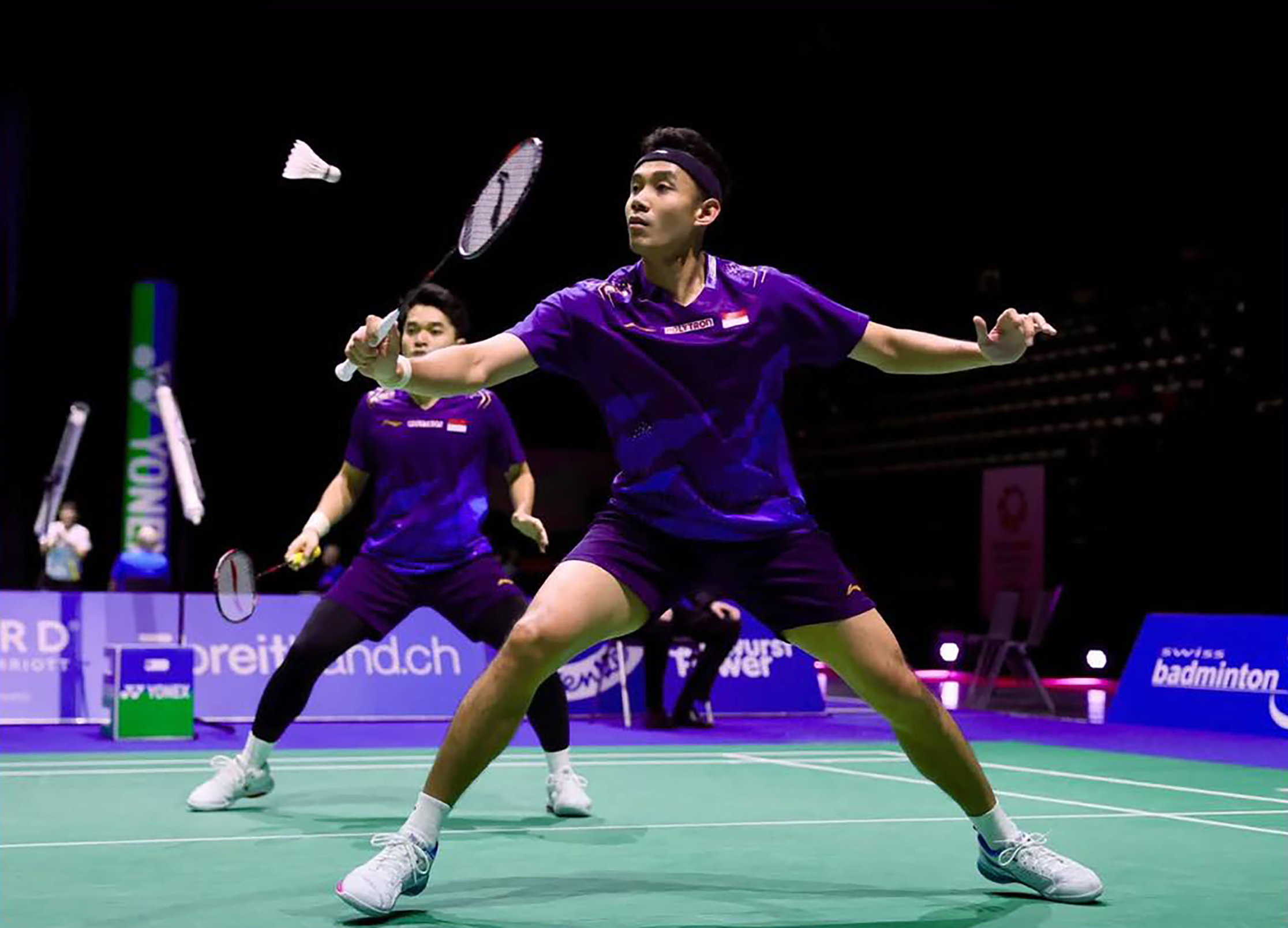 Leo Rolly Carnando/Bagas Maulana gagal melangkah ke babak perempatfinal Swiss Open 2026 usai kalah rubber game 12-21, 23-21, 16-21 atas Kang Khai Xing/Aaron Tai.