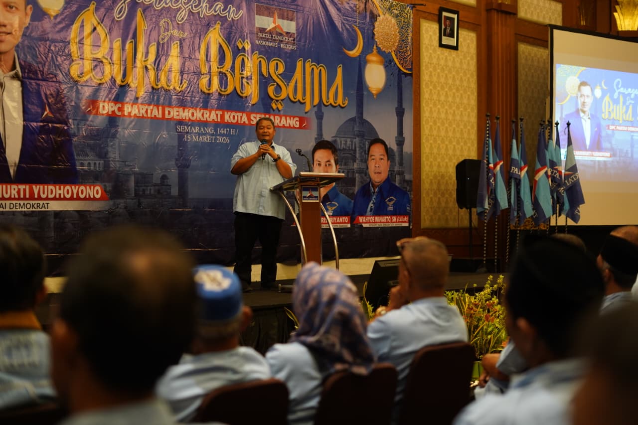 Ketua DPC Partai Demokrat Kota Semarang, Wahyoe Winarto memberikan sambutan pada acara Sarasehan dan Buka Puasa Bersama di Hotel Santika Premiere Semarang, Minggu (15/3/2026).&nbsp; 