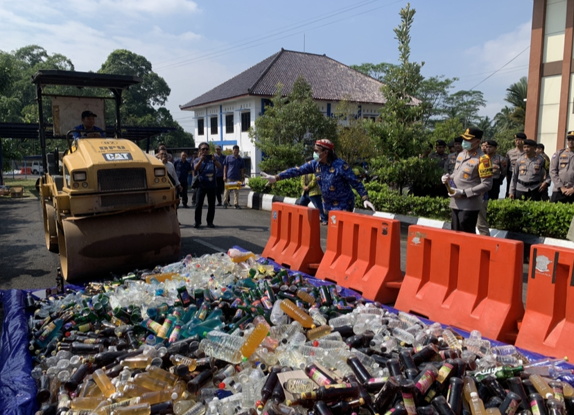  Pemusnahan ribuan alkohol hasil operasi pekat selama Ramadan 1447 Hijriah.