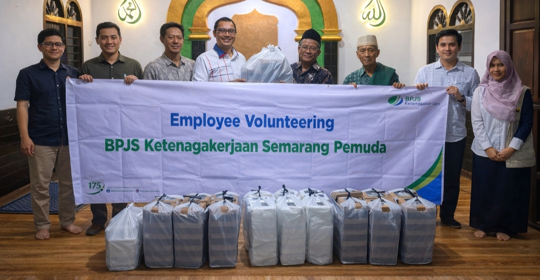 BPJS Ketenagakerjaan Semarang Pemuda, melakukan kegiatan Employee  Volunteering di  di Mushola At-Taqwa di Jalan Bedagan, Kelurahan Sekayu.