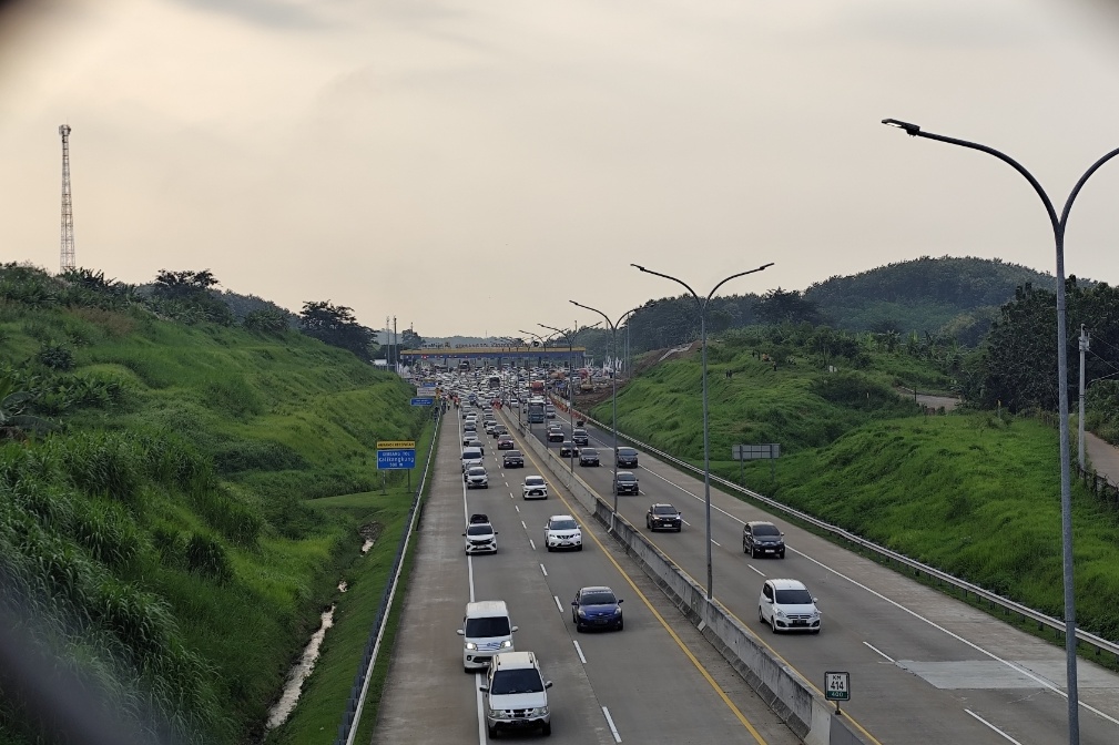 Kondisi arud lalulintas di gerbang tol Kalikangkung Semarang 