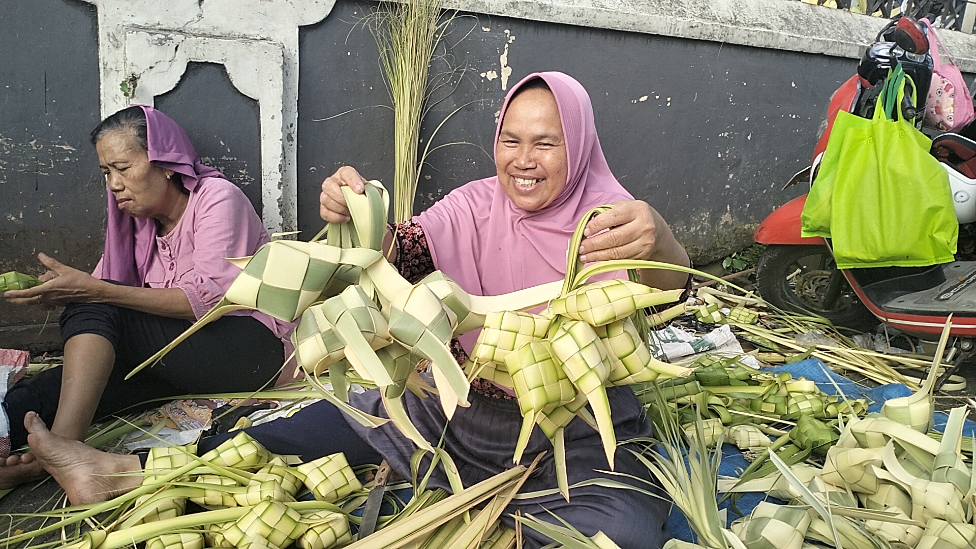 Suasana jelang lebaran di Jalan Lampersari, Kawasan Pasar Peterongan, Kamis (19/3) pagi.