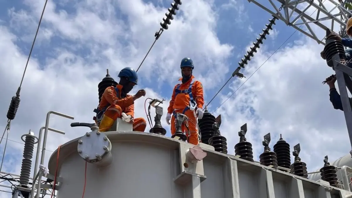 LISTRIK AMAN : PT PLN (Persero) UPT Salatiga tuntaskan perbaikan dan pemberian tegangan kembali (energize) pada Transformator (Trafo) #2 di Gardu Induk (GI) 150 kV Jajar, Surakarta, Selasa 24 Maret 2026. 